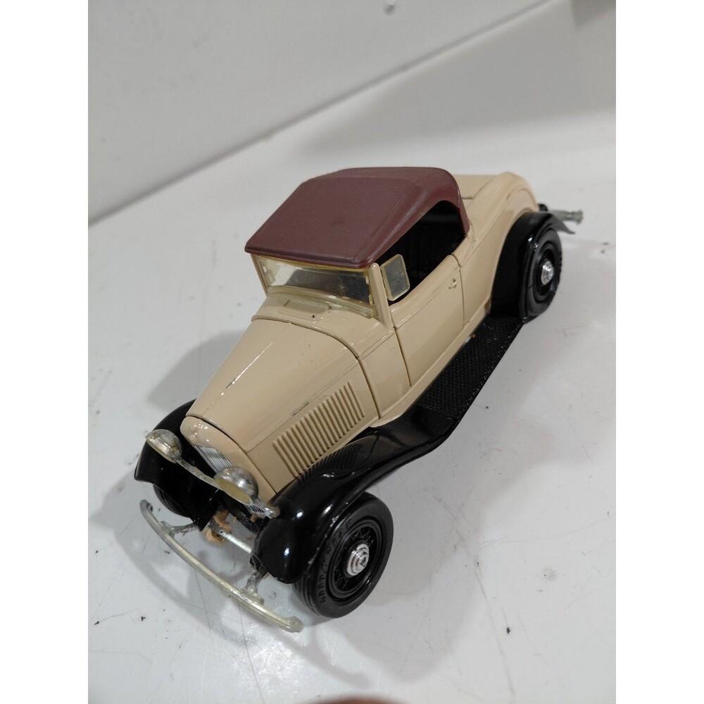 Ertl 1:25 Die Cast 1932 Ford Model A Roadster Classic Car